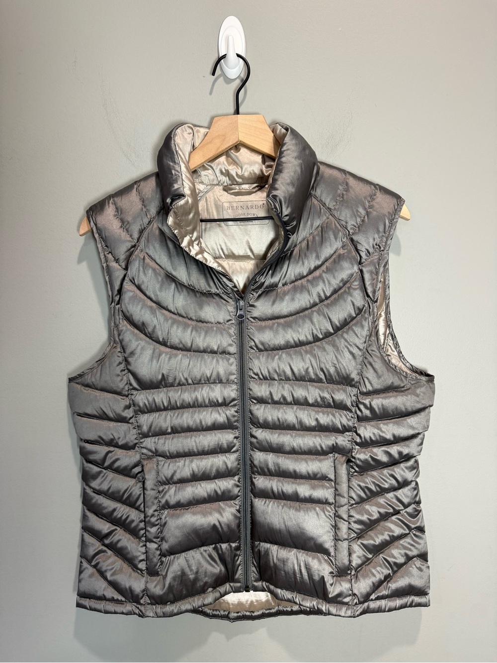 Bernardo Goose Down Packable Puffer Vest Gray Metallic Size L